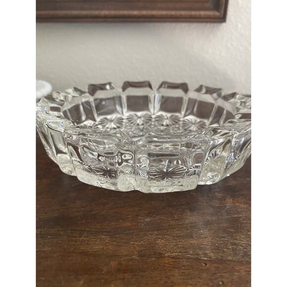 Vintage Midcentury Crystal Cut Glass Ashtray Starburst Pattern MCM Ashtray Heavy - Picture 2 of 4
